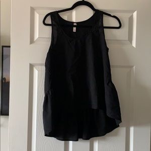 Cute black tank!